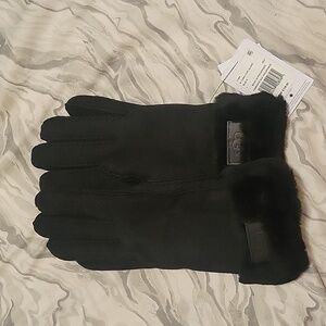 NWT Uggs Black Sherling suede gloves, size large